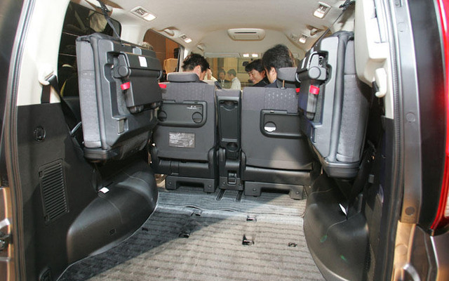 【日産 セレナ 新型発表】3列目シートの収納は試す価値あり!