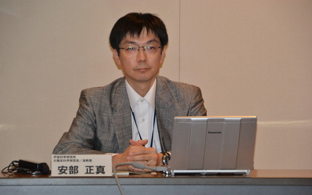 はやぶさ採取サンプルのキュレーションを担当したJAXA 安部正真准教授