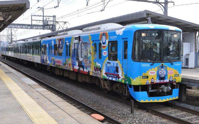 通常は交野線で運用されている「10000系きかんしゃトーマス号」。11月2日は本線と中之島線、鴨東線で臨時運転を実施する。
