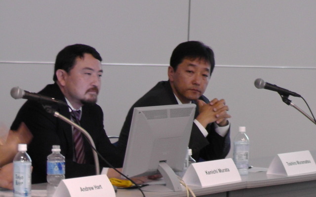 左がトヨタ自動車第1電子開発部主査村田賢一氏、右が日産自動車株式会社ビークルサービステクノロジー本部村松寿郎氏。