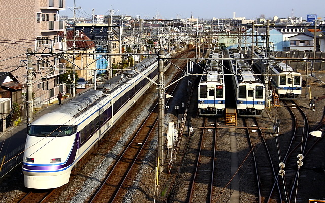 東武鉄道は11月14日の「埼玉県民の日」に同県内の東武線が乗り放題となる一日乗車券を発売。写真は春日部駅