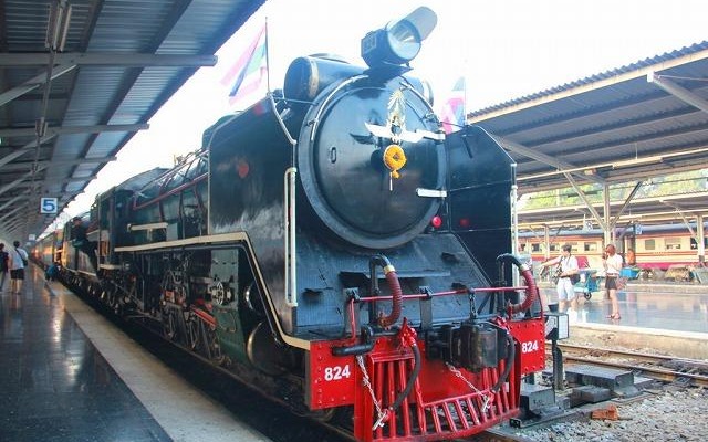 バンコク―アユタヤに蒸気機関車