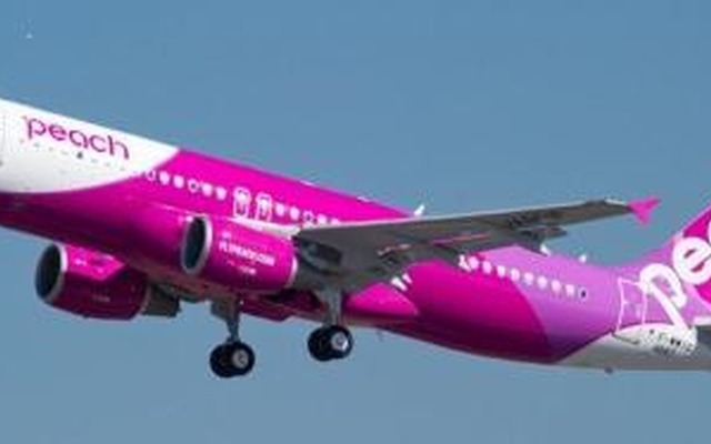 10月27日から関空～成田間に就航するピーチ・アビエーション。機内で京成スカイライナーと東京メトロの割引チケットを販売する