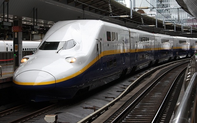 「今後の重点取組み事項」では「新幹線リゾート列車の導入」が新たに盛り込まれた。写真は上越新幹線で運用されているE4系。