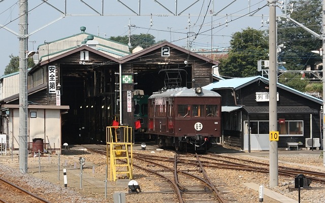 開業85周年記念イベントの会場となる大胡電車庫。電気機関車の試乗会などが行われる。