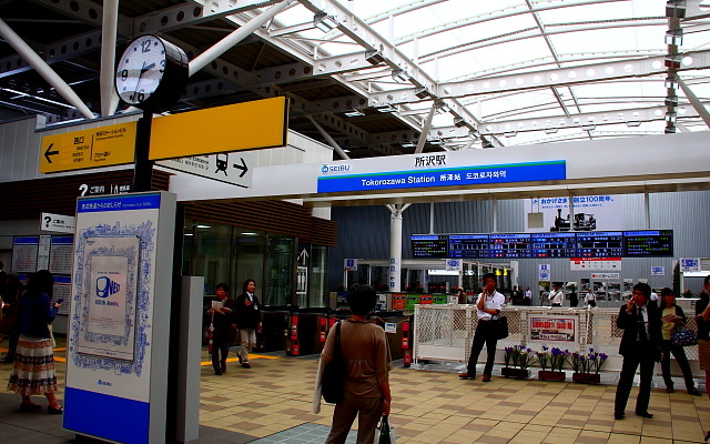 「停車場建築賞」を受賞した西武鉄道所沢駅の改札口付近