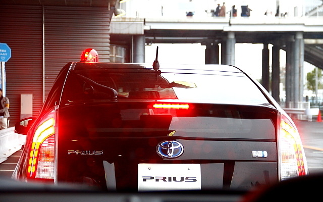 時空警察をイメージして試乗用ハイブリッド車にはパトランプが搭載されている