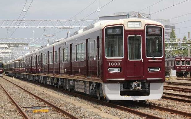 このほど完成した阪急1000系。11月28日から神戸線で営業運転を開始する。