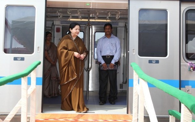 インド南部・チェンナイのメトロが試運転を開始。写真は試運転開始を視察する州政府首相