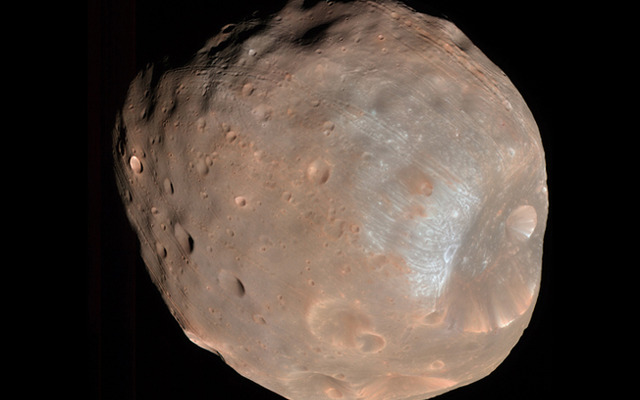 マーズ・リコネッサンス・オービターが撮影した火星の衛星フォボス