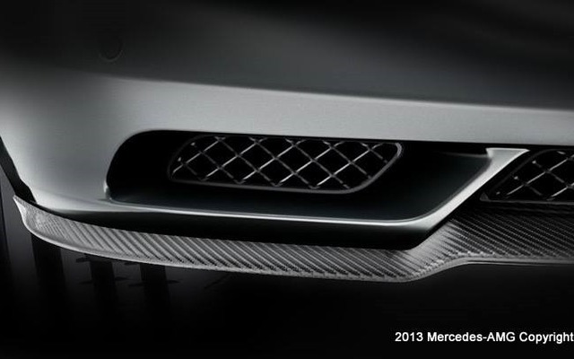 メルセデスベンツ AMGの謎の新型車の予告イメージ