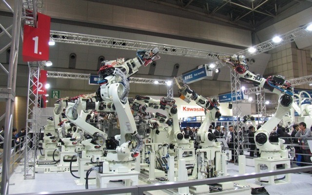 川崎重工業のスポット溶接ロボット