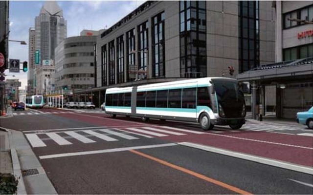 道路中央に設けられたバス専用車線を連節バスが走行するBRTのイメージ。当初は専用車線を設けず連節バスの導入を先行させる。