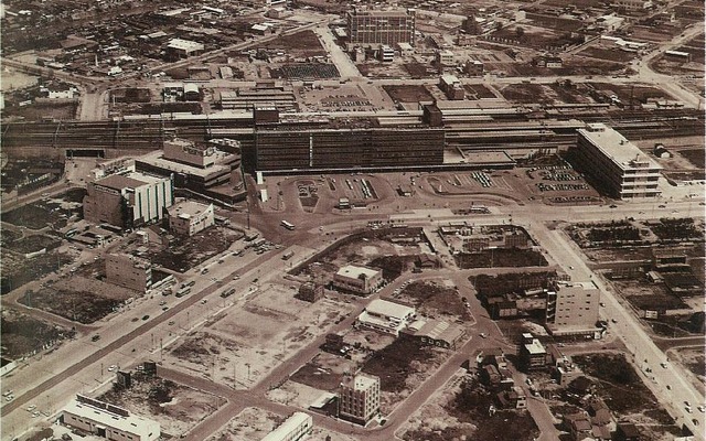 50年前に現在地に移転した「3代目博多駅」。