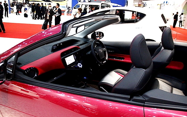 トヨタ自動車東日本が参考出品した2ドアオープンタイプの『AQUA AIR』