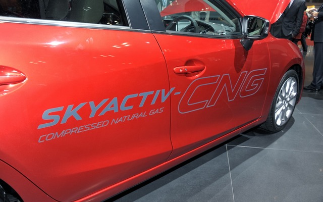MAZDA 3 SKYACTIV-CNG CONCEPT（東京モーターショー13）