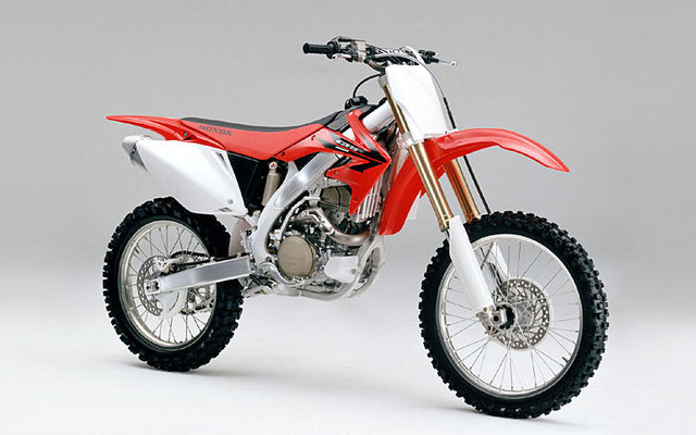 ホンダ、モトクロス競技専用車 CRF450R を改良