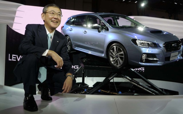 東京モーターショーのプレスイベントで「日本専用車として最新技術を注ぎ込んだ」と話す富士重工業代表取締役社長　吉永泰之氏