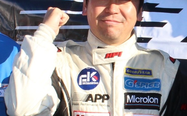 ヴィッツレースグランドファイナル戦で優勝したデパマン石渡選手