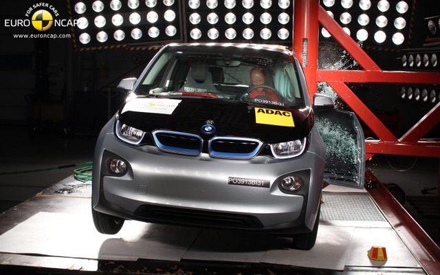 ユーロNCAPのBMW i3 の衝突テスト