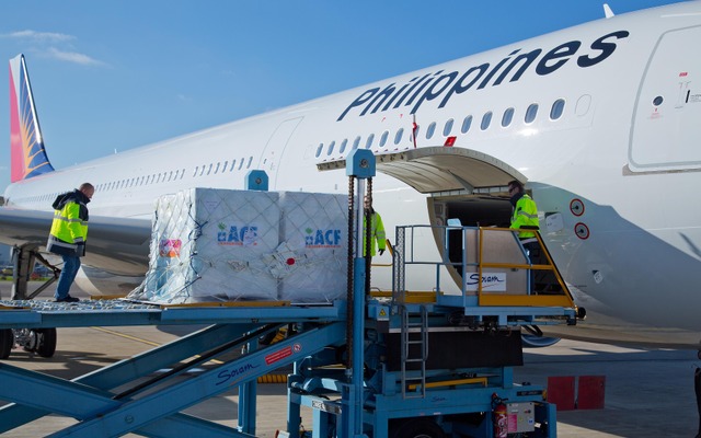 フィリピン航空A330によるエアバス企業基金の援助物資の輸送