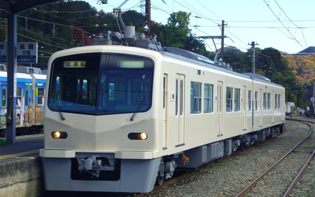 上信電鉄がこのほど導入した7000形。クモハ7001とクハ7501の2両で編成を組む。