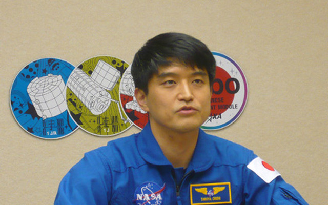 記者会見に臨む大西宇宙飛行士（出典：JAXA）