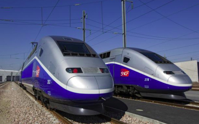 12月15日からフランス～スペイン間で高速列車の直通運転を開始。写真はパリ～バルセロナ直通列車に使用されるのとほぼ同形のTGVデュプレックス