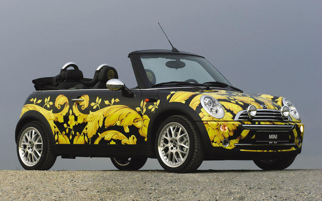 ベルサーチMINI、12万ユーロで落札