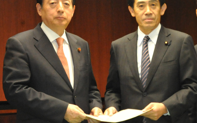 「二輪車ETC通行料金半額と購入助成を」自民党オートバイ議連逢沢一郎会長、太田昭宏国交相に