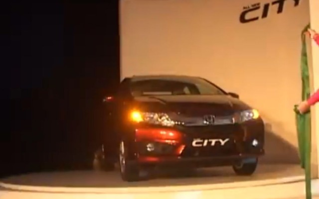 新型ホンダシティのインドでのワールドプレミアの様子を紹介した『モータートレンド』