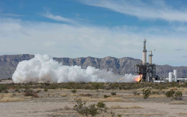 ジェフ・ベゾス氏の宇宙開発企業ブルー・オリジン社 NASA有人輸送計画向けロケットエンジン燃焼テスト映像を公開