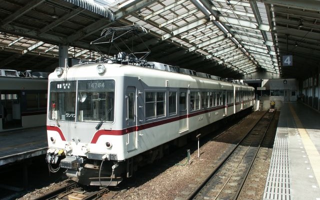 富山地鉄の電鉄富山駅。「年末年始ふり～きっぷ」は連続した7日間、富山地鉄の鉄道が全線自由に乗り降りできる。