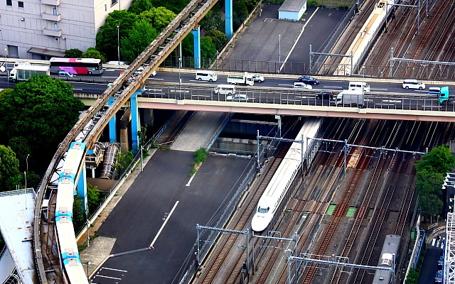 東京モノレール（左）とJR東日本（右）はICカードのみ1円単位の運賃で申請。これに対して東海道新幹線（中央）を運営するJR東海は一律10円単位で申請した。