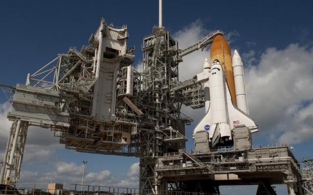 2010年2月6日、スペースシャトル「エンデバー」打ち上げ準備中のLC-39A。