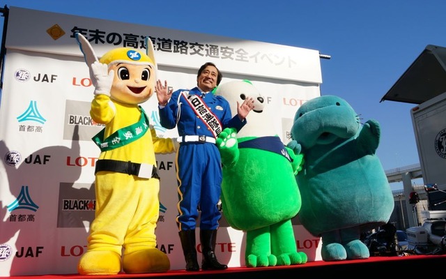 年末の交通安全を呼びかけるため、ゆるキャラ達も集まった。