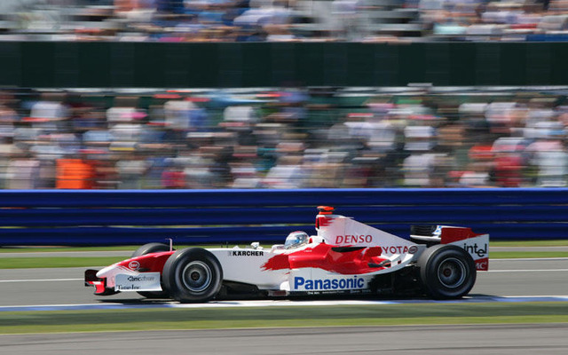 【夏休み】気分はレーサー! こどもの城でF1に乗る