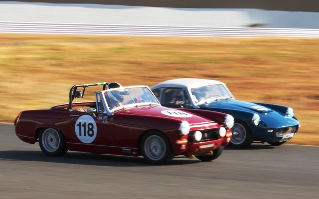 MG・ミジェットアシュレイをアウトからかぶせたMG・ミジェット