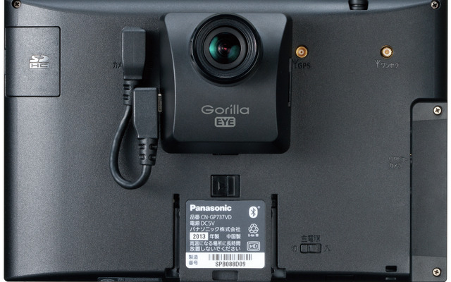 GP737VD本体の背面。専用カメラが装着され、専用ケーブルで接続されている
