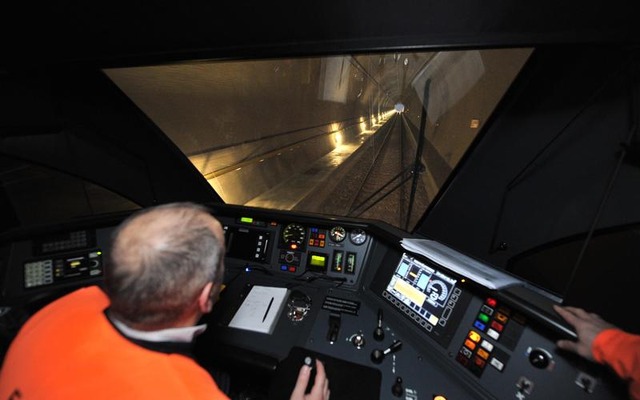 スイスで建設が進む世界最長の鉄道トンネル、ゴッタルドベーストンネルで12月16日から始まった公式試運転の様子