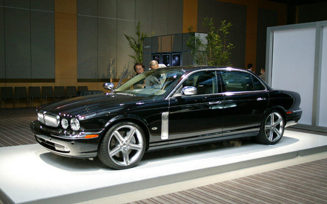 ジャガー XJ にデイムラー並みの装備を装着した限定車