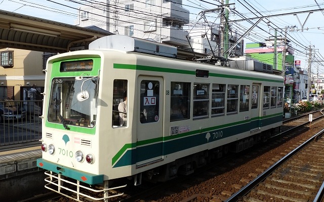 東京都の交通事業は2段階で消費税率引き上げに伴う運賃改定を実施。まず4月1日に都電荒川線と都営バスの値上げを行う。