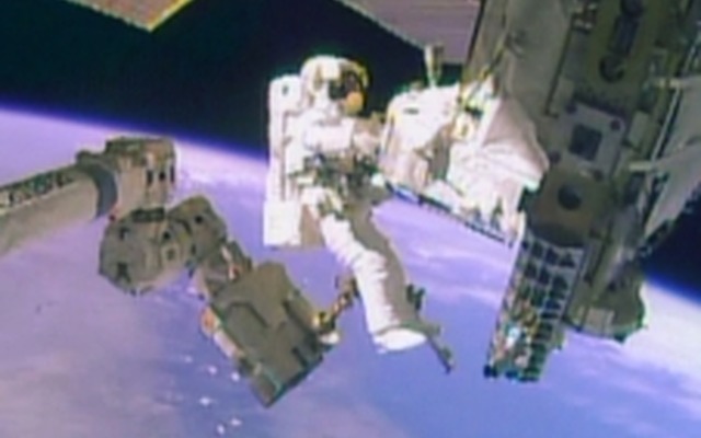 国際宇宙ステーション 船外活動による修理は2回目で終了