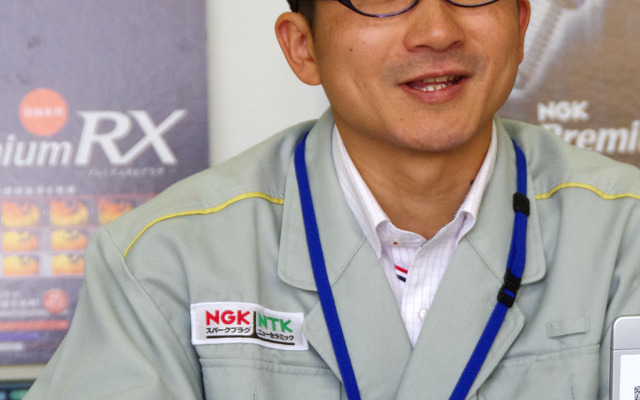 お話を伺った日本特殊陶業（NGK）のアフターマケット技術サービス室主任の所慎司氏。技術畑出身とのことで、非常に理論的に分かりやすく、説得力のある説明をした頂いた
