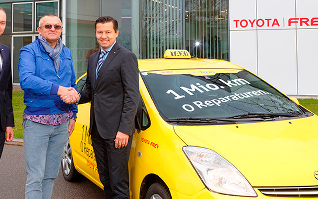 オーストリアで累計走行距離100万kmを達成した2代目トヨタ プリウスのタクシー