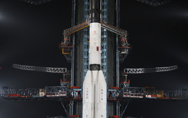 打ち上げ直前、第2発射台のGSLV D5ロケット