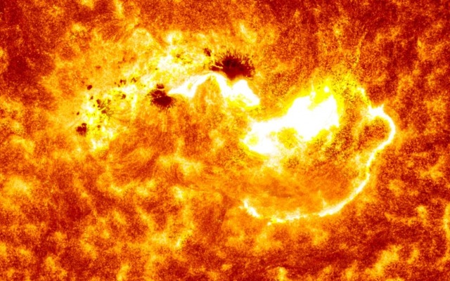 NASAのSDO衛星がとらえた大規模太陽フレア