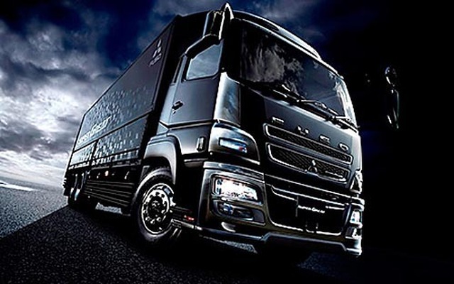 東京オートサロン14】三菱ふそう、ブラック仕様の大型トラック 東京オートサロン14】三菱ふそう、ブラック仕様の大型トラック