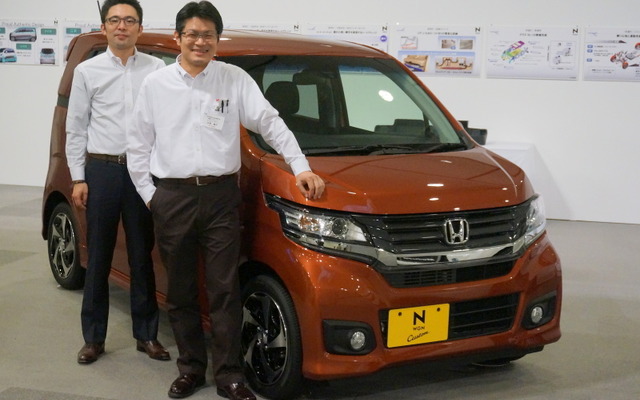 本田技研技研工業 インテリアデザイン担当 河内雄介氏（左）とエクステリアデザイン担当した江田敏行氏