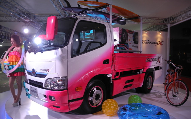 日野自動車のカスタムカー（東京オートサロン2014）